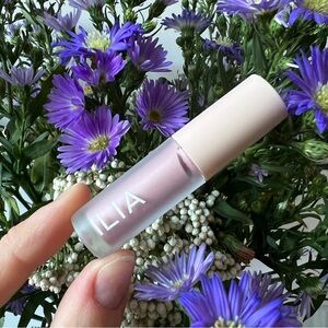 ILIA Aura liquid powder chromatic eye tint